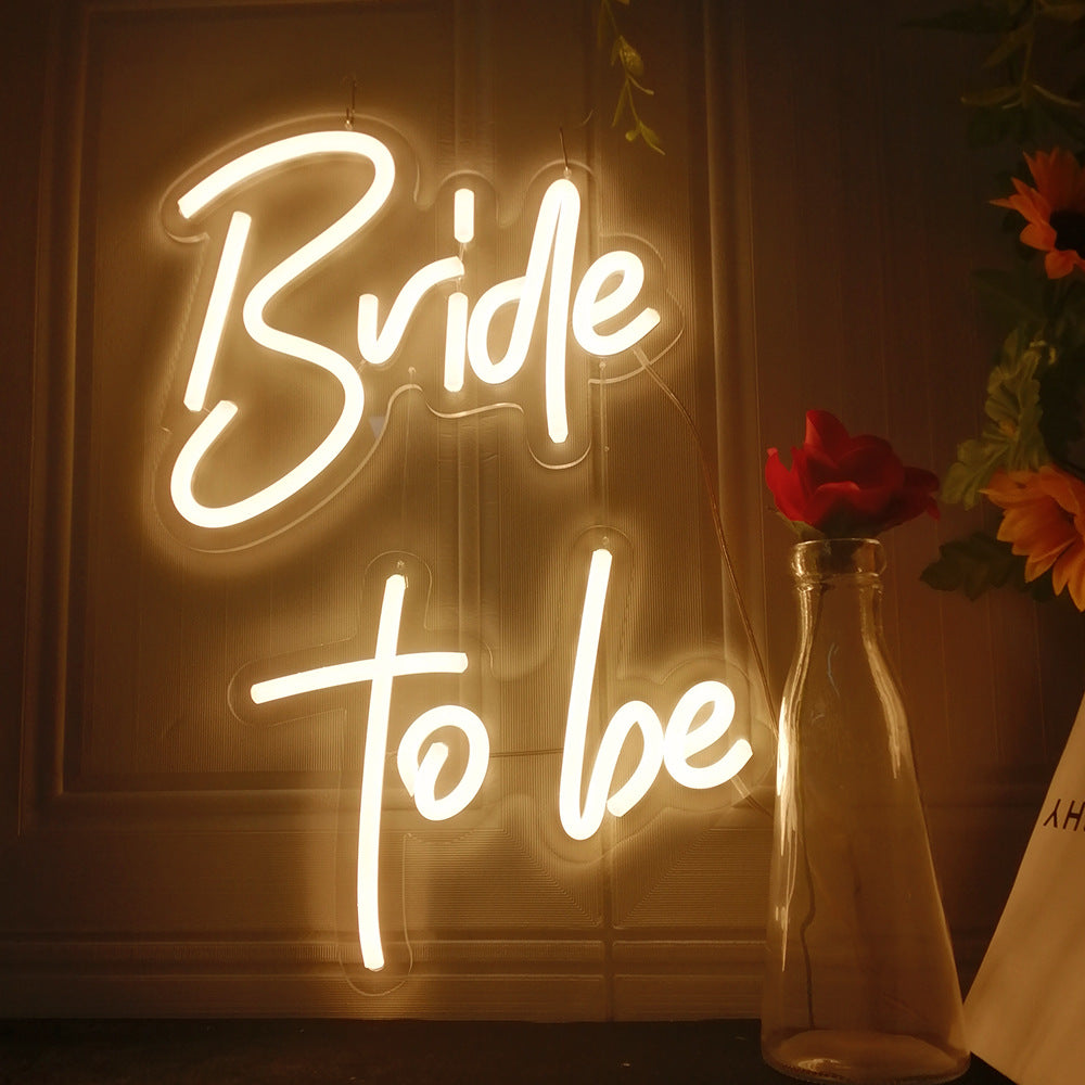 Néon 'Bride to Be' Blanc - Célébrez avec Élégance votre Journée Spéciale - NeonMagic✨